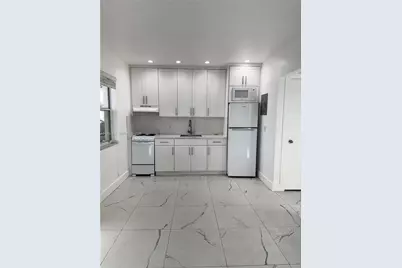 2142 NW 1st St #2142, Miami, FL 33125 - Photo 3