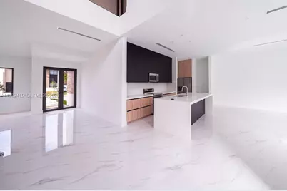 17921 SW 149th Ct, Miami, FL 33187 - Photo 9