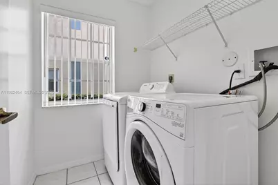 1281 NW 170th Ave, Pembroke Pines, FL 33028 - Photo 27