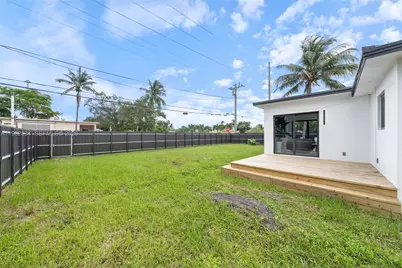 1305 N 31st Rd, Hollywood, FL 33021 - Photo 23