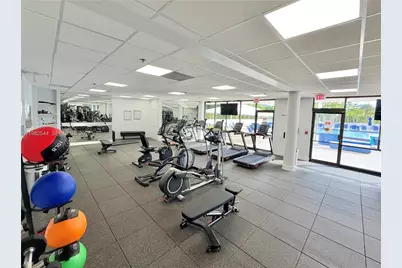 3731 N Country Club Dr #521, Aventura, FL 33180 - Photo 17