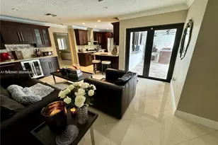 15101 Garvock Pl, Miami Lakes, FL 33016 - Photo 11