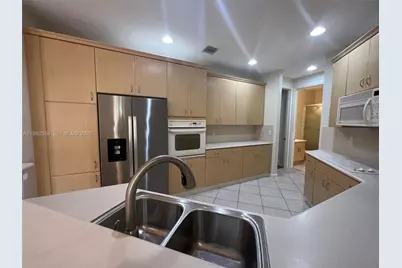 2816 Kinsington Cir #28-1, Weston, FL 33332 - Photo 13