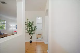 10242 NW 7th St, Miami, FL 33172 - Photo 5