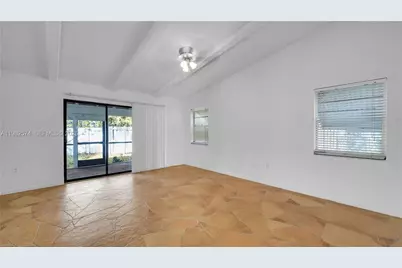 10583 La Placida Dr, Coral Springs, FL 33065 - Photo 9