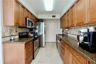 3500 Mystic Pointe Dr, Aventura, FL 33180 - Photo 9