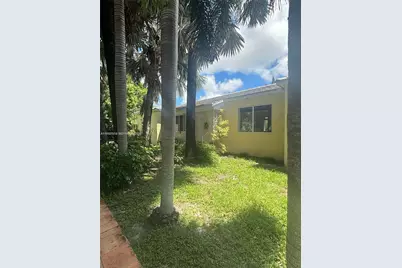 1015 NE 112th St, Biscayne Park, FL 33161 - Photo 3