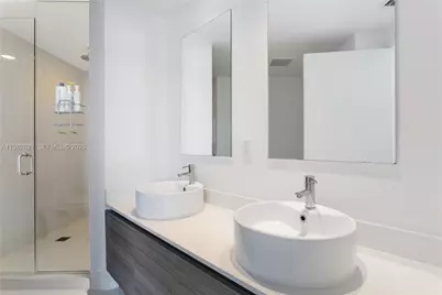 121 NE 34th St #1204, Miami, FL 33137 - Photo 9