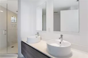 121 NE 34th St, Miami, FL 33137 - Photo 9