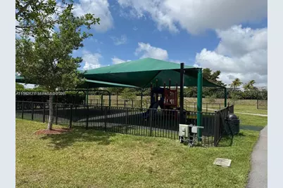 424 NE 194th Ter, Miami, FL 33179 - Photo 25