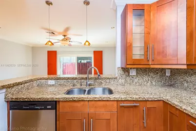 16061 Emerald Cove Rd #16061, Weston, FL 33331 - Photo 5