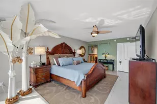 121 Golden Isles Dr, Hallandale Beach, FL 33009 - Photo 27