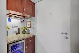 121 Golden Isles Dr, Hallandale Beach, FL 33009 - Photo 23