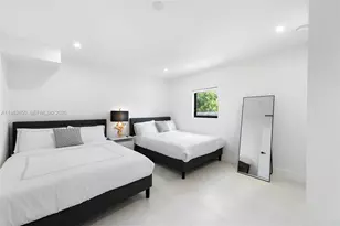 995 NE 107th St, Miami, FL 33161 - Photo 37