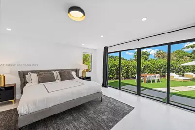 995 NE 107th St, Miami, FL 33161 - Photo 29