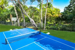 995 NE 107th St, Miami, FL 33161 - Photo 5