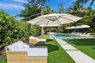 995 NE 107th St, Miami, FL 33161 - Photo 13