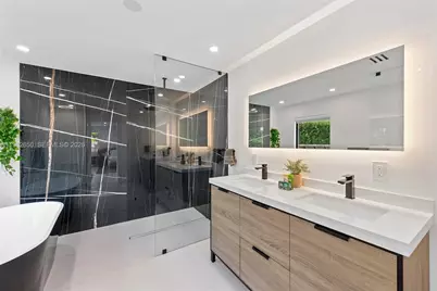 995 NE 107th St, Miami, FL 33161 - Photo 41