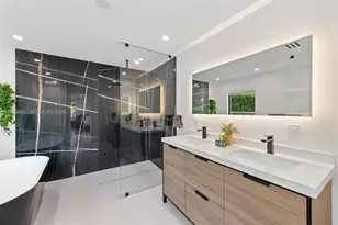 995 NE 107th St, Miami, FL 33161 - Photo 41