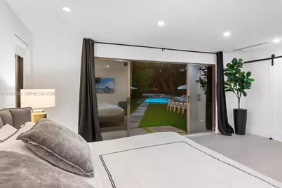 995 NE 107th St, Miami, FL 33161 - Photo 55