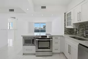 1658 Bay Rd, Miami Beach, FL 33139 - Photo 3