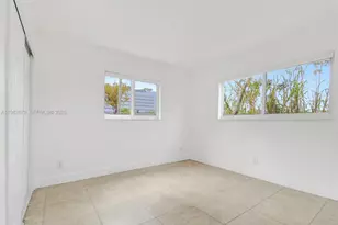 407 SE 9th Ct, Hallandale Beach, FL 33009 - Photo 11