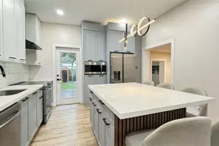 13900 NE 16th Ct, North Miami, FL 33181 - Photo 9
