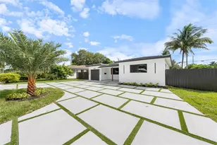 1305 N 31st Rd, Hollywood, FL 33021 - Photo 1