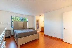 860 NW 106th Ave, Miami, FL 33172 - Photo 25