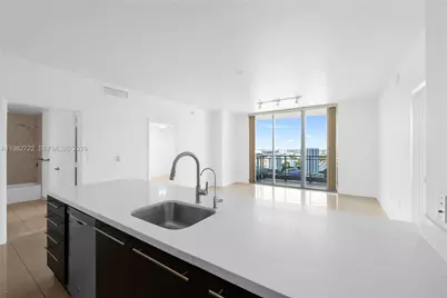 90 SW 3rd St #3305, Miami, FL 33130 - Photo 5