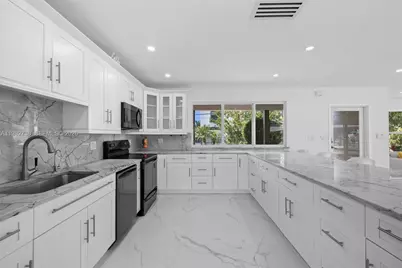 2816 NE 35th St, Fort Lauderdale, FL 33306 - Photo 13