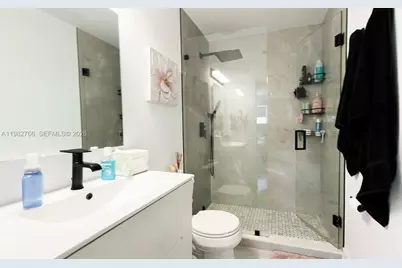 17228 NW 72nd Ct, Hialeah, FL 33015 - Photo 7