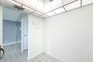 20301 W Country Club Dr, Aventura, FL 33180 - Photo 15