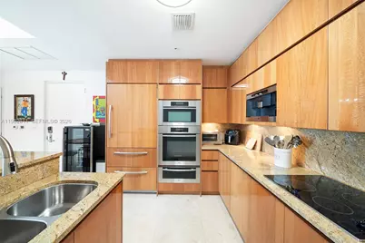 50 S Pointe Dr #509, Miami Beach, FL 33139 - Photo 9