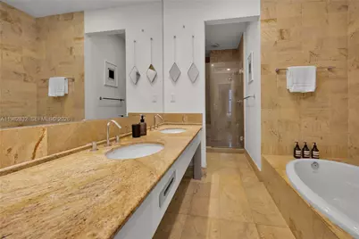 1395 Brickell Ave #3404, Miami, FL 33131 - Photo 17