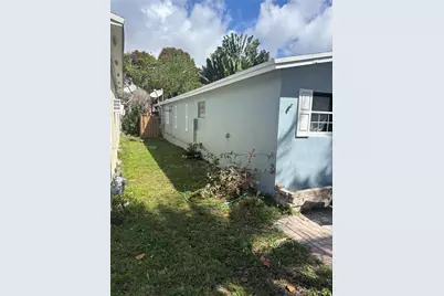 729 NE 2nd Ct, Hallandale Beach, FL 33009 - Photo 5