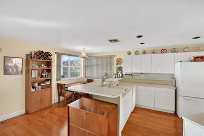 16419 Sapphire Pl, Weston, FL 33331 - Photo 9