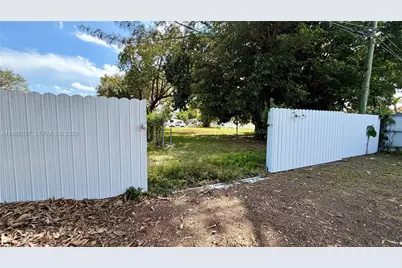 250 E 60th St, Hialeah, FL 33013 - Photo 33