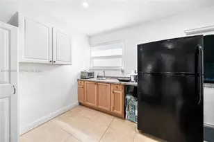 1040 SW 66th Ave, Pembroke Pines, FL 33023 - Photo 17