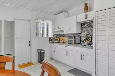 250 NW 34th Ave, Miami, FL 33125 - Photo 11