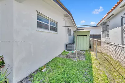 250 NW 34th Ave, Miami, FL 33125 - Photo 17