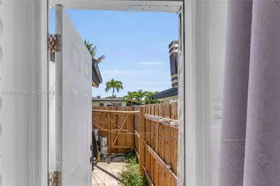 250 NW 34th Ave, Miami, FL 33125 - Photo 25