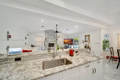 106 SW 85th Ter, Coral Springs, FL 33071 - Photo 9