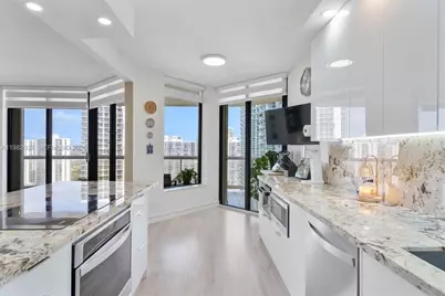 20191 E Country Club Dr #1903, Aventura, FL 33180 - Photo 11