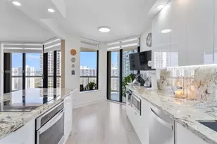 20191 E Country Club Dr, Aventura, FL 33180 - Photo 11