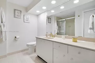 20191 E Country Club Dr, Aventura, FL 33180 - Photo 27