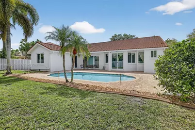1583 NW 182nd Way, Pembroke Pines, FL 33029 - Photo 5