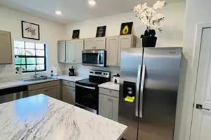 711 SW 11th St, Florida City, FL 33034 - Photo 17