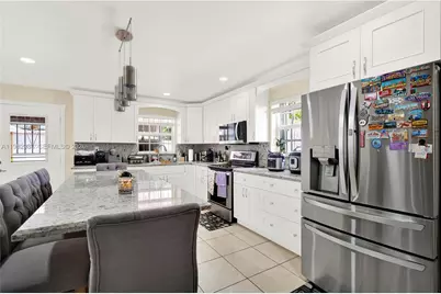 560 NW 57th Ct, Miami, FL 33126 - Photo 13