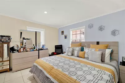 560 NW 57th Ct, Miami, FL 33126 - Photo 17